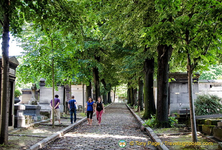 Père-Lachaise street